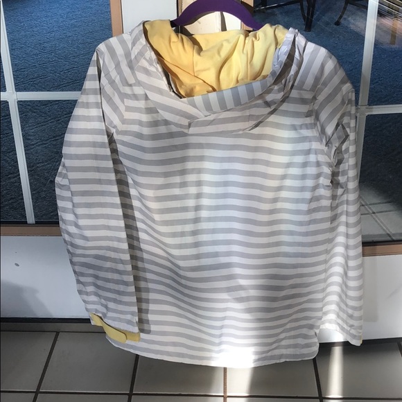 Vineyard Vines Rain Coat - Picture 7 of 8